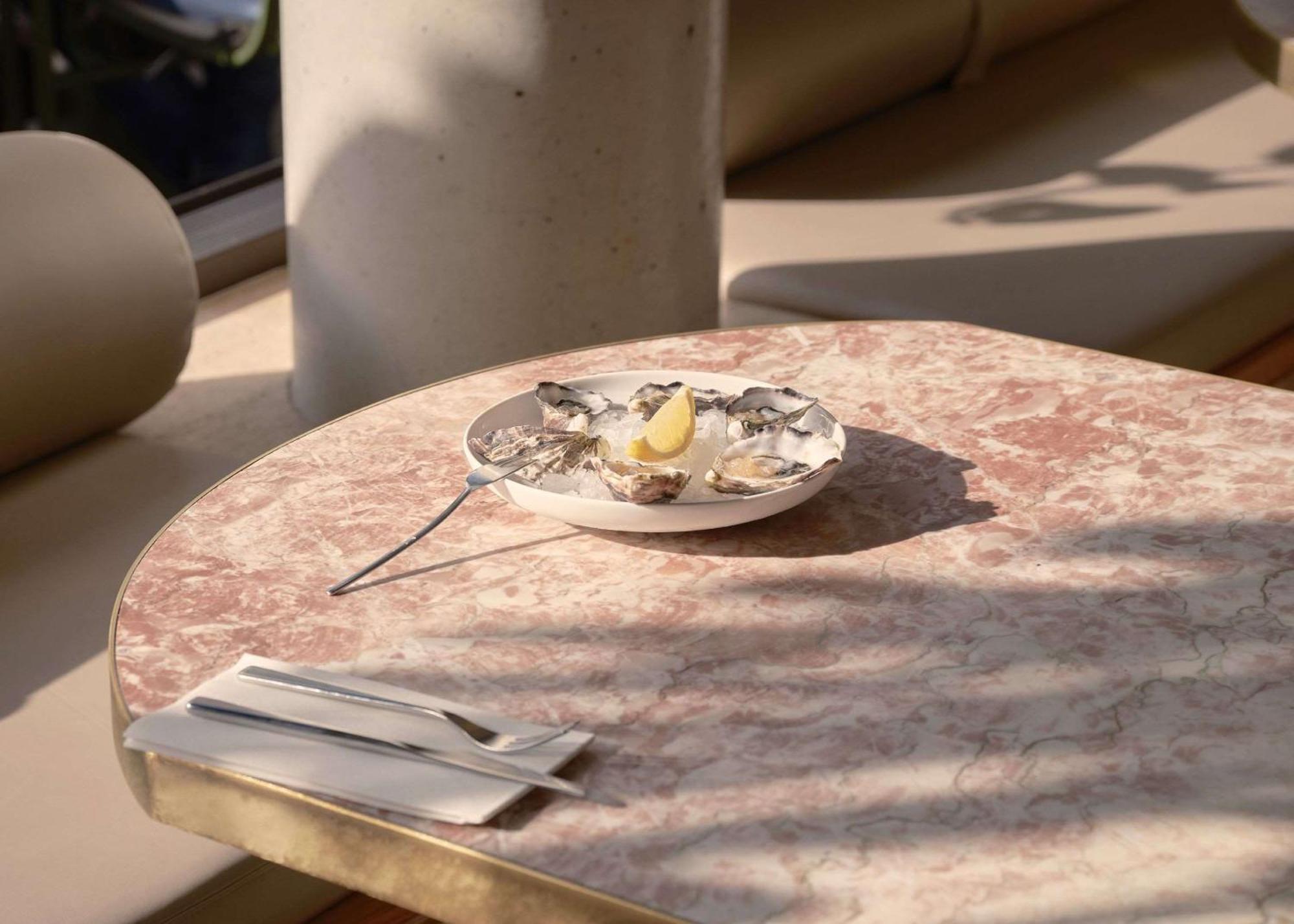 The Calile Hotel Brisbane Esterno foto Oysters on a table